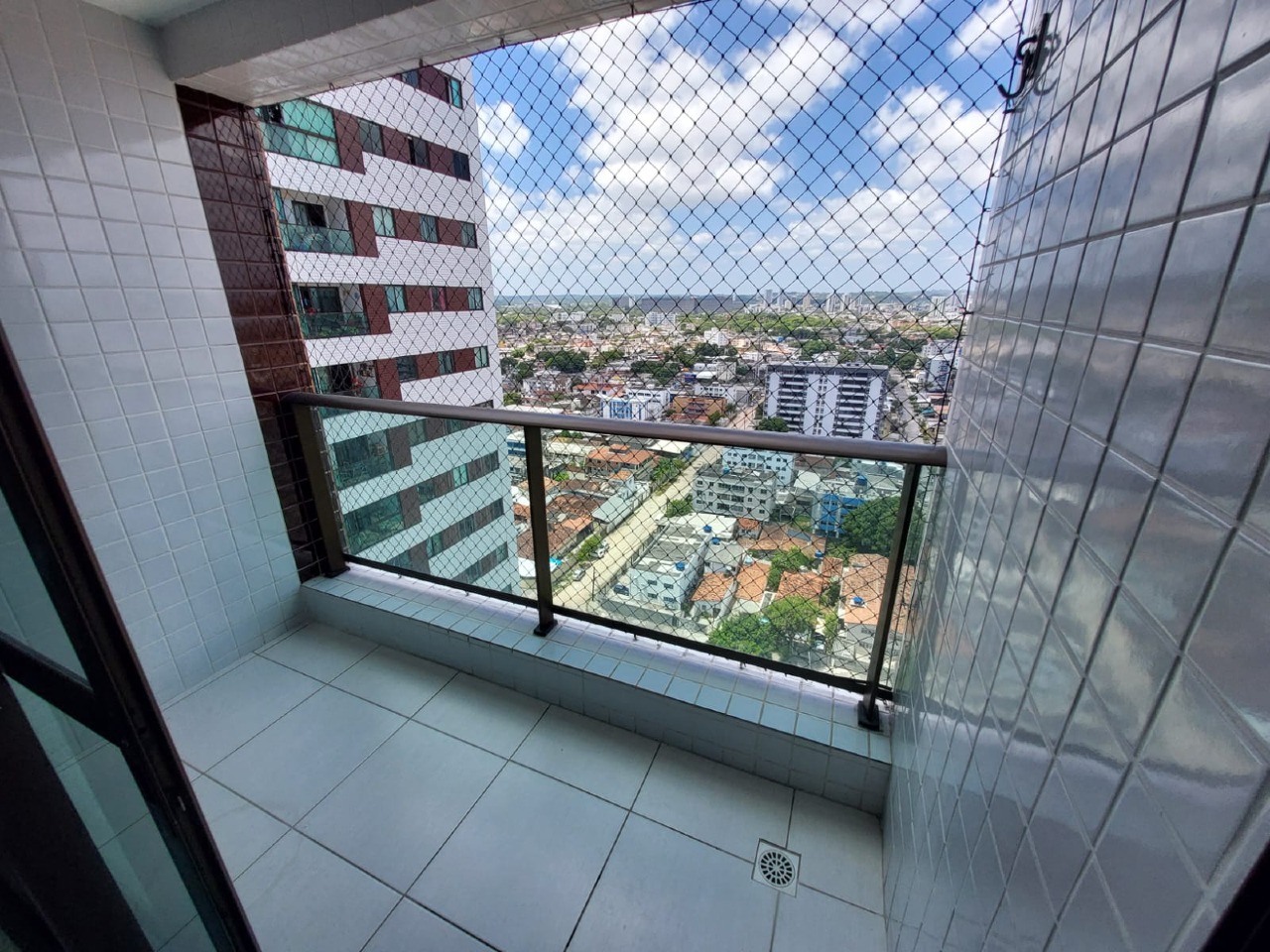 Apartamento 2 quartos ( 1 suíte ) para à venda em Cordeiro - Recife - Edifício Parque Prince - CTI imobiliaria: Varanda 