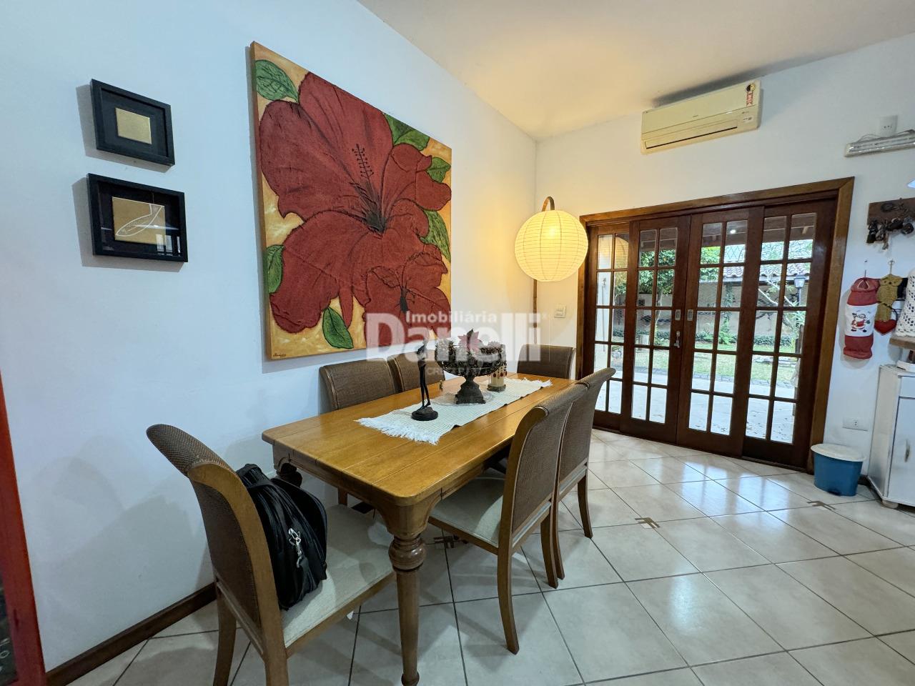 Casa em Condomínio à venda no Piracangaguá: 