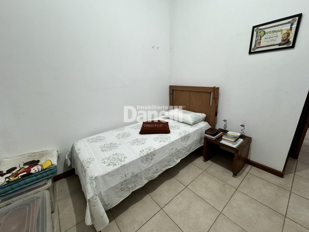 Casa em Condomínio à venda no Piracangaguá: 