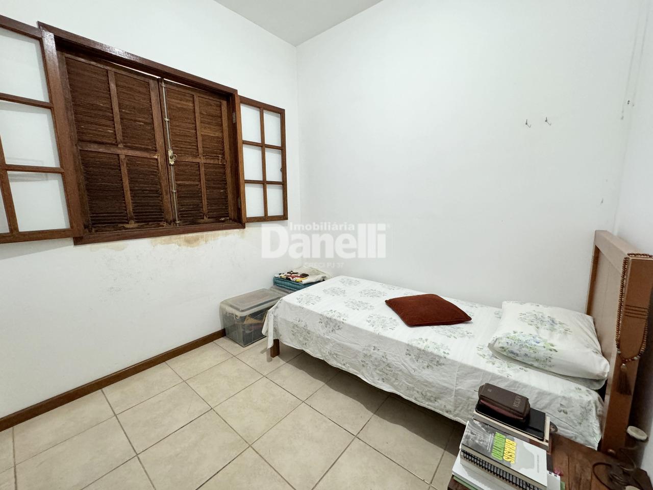 Casa em Condomínio à venda no Piracangaguá: 