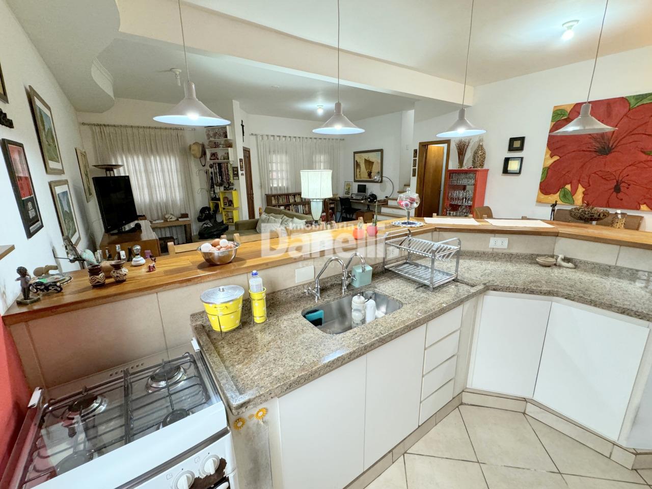 Casa em Condomínio à venda no Piracangaguá: 