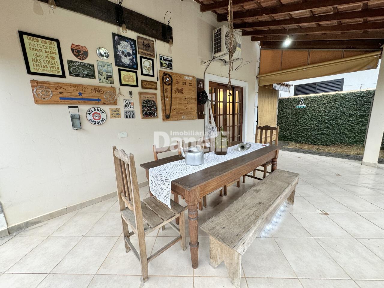 Casa em Condomínio à venda no Piracangaguá: 