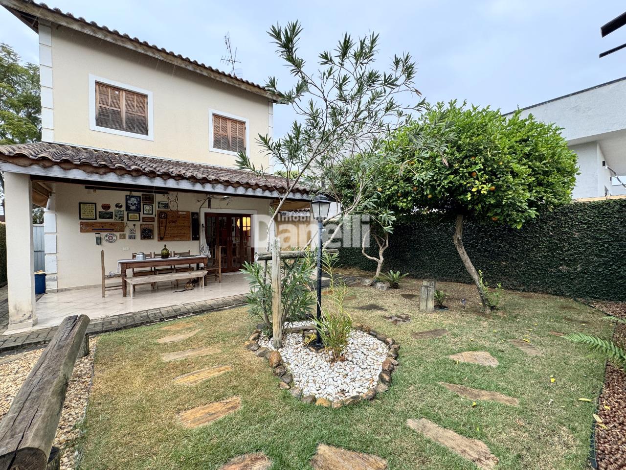 Casa em Condomínio à venda no Piracangaguá: 
