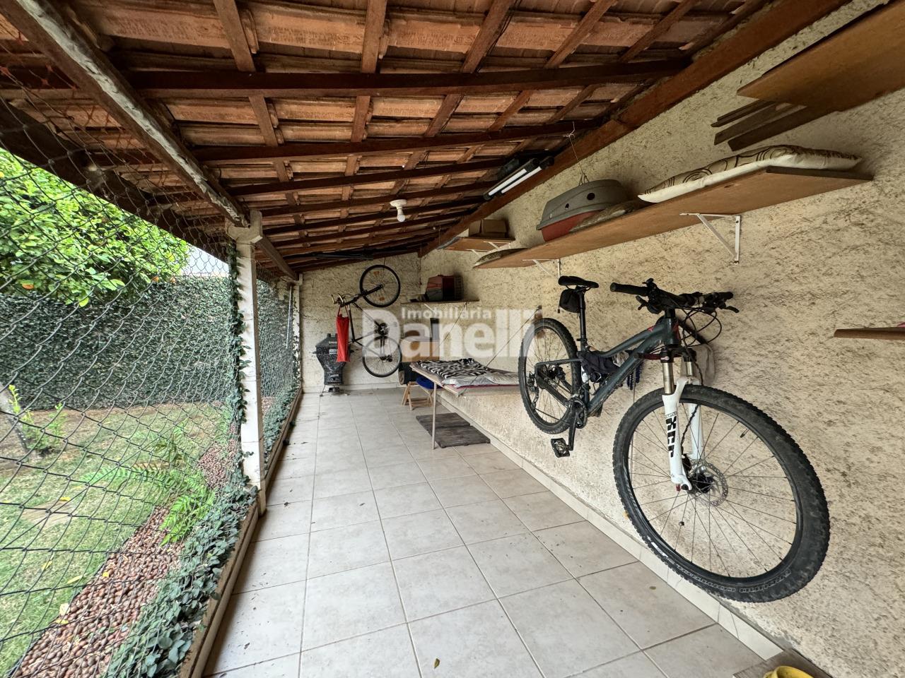 Casa em Condomínio à venda no Piracangaguá: 