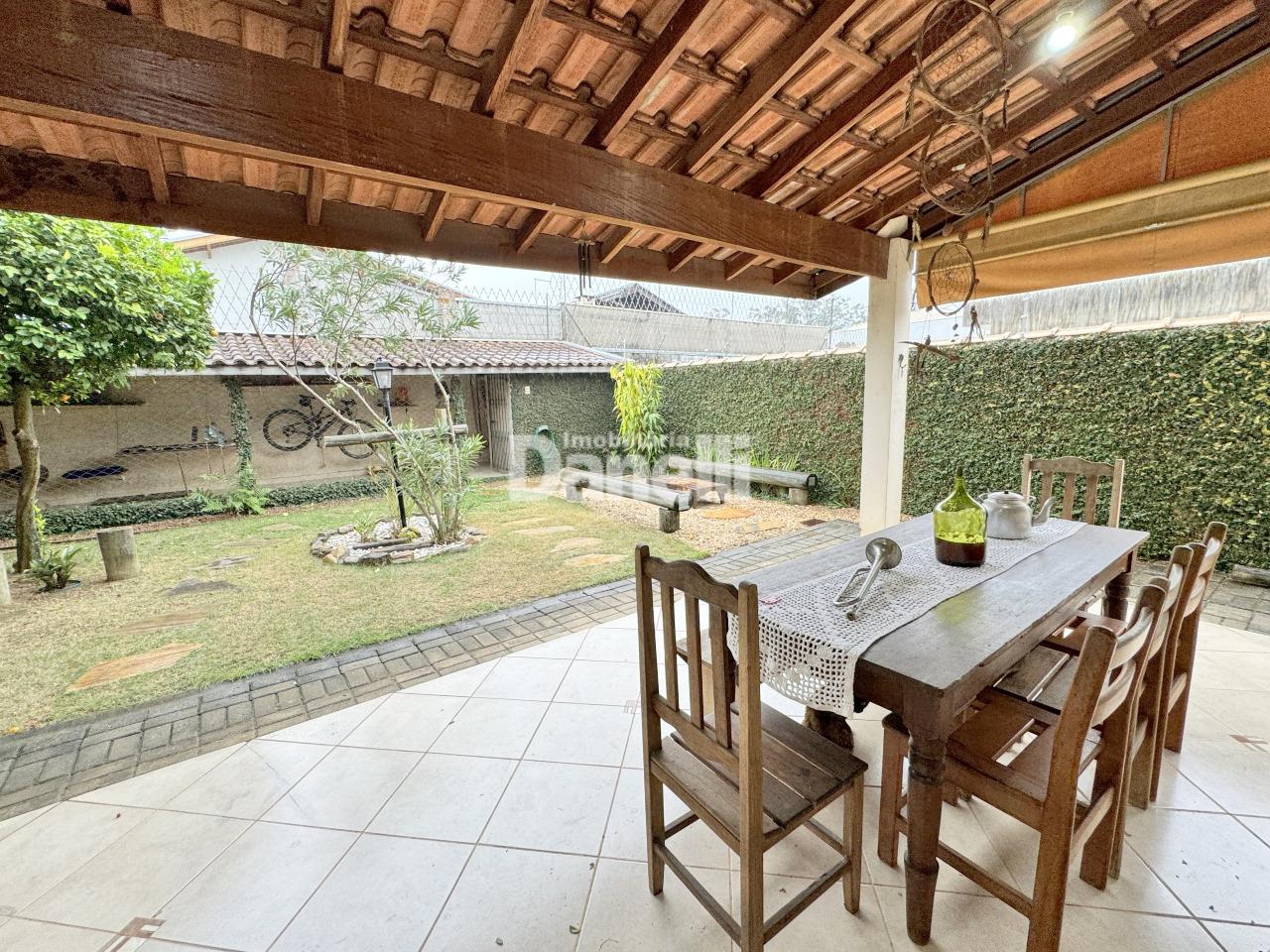 Casa em Condomínio à venda no Piracangaguá: 