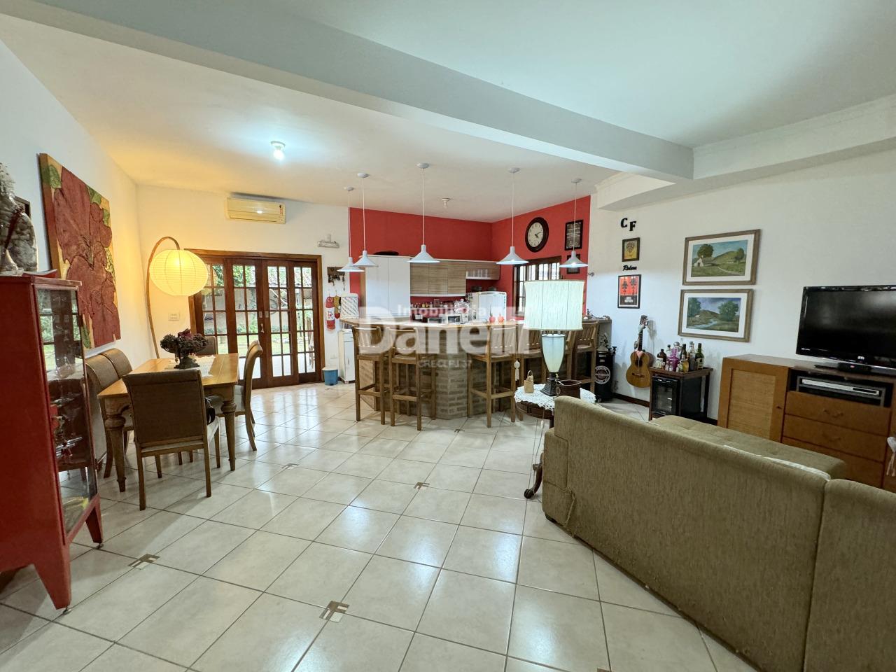 Casa em Condomínio à venda no Piracangaguá: 