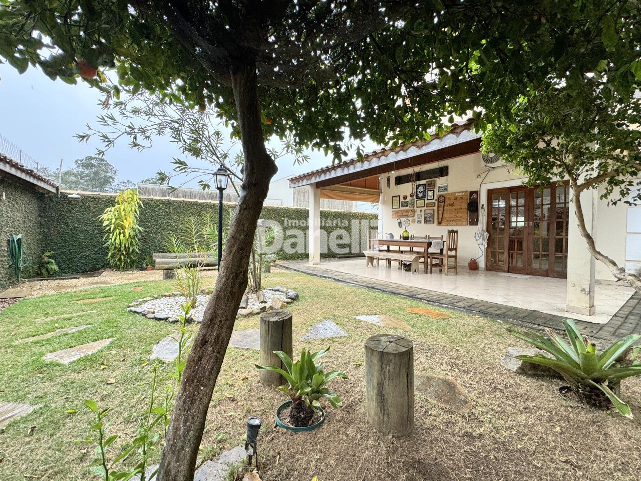 Casa em Condomínio à venda no Piracangaguá: 