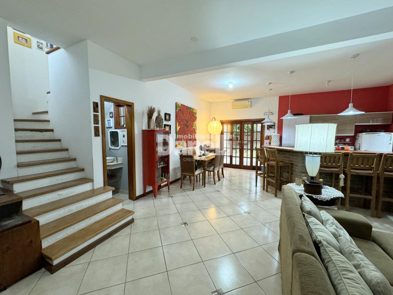 Casa em Condomínio à venda no Piracangaguá: 