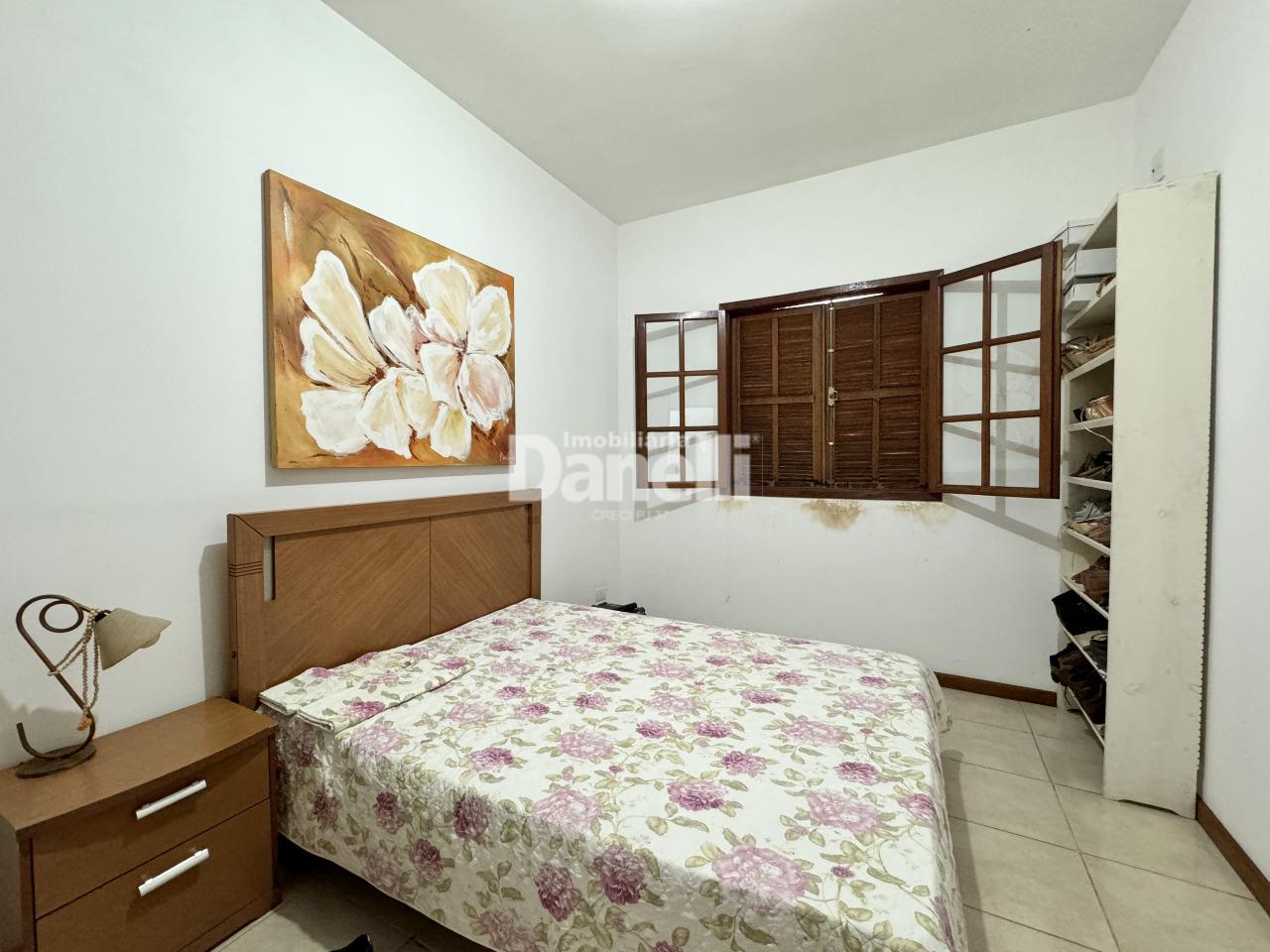 Casa em Condomínio à venda no Piracangaguá: 