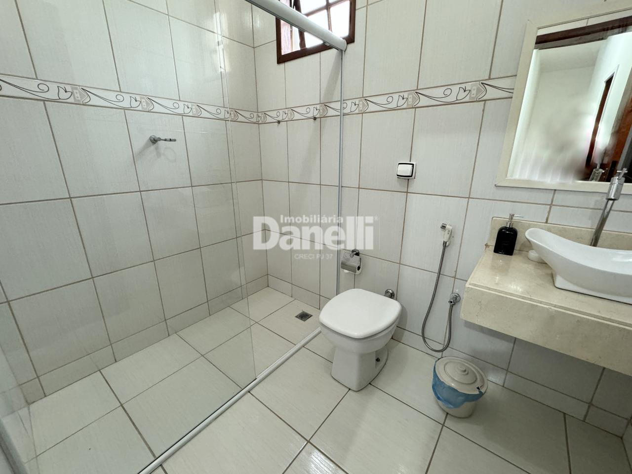 Casa em Condomínio à venda no Piracangaguá: 