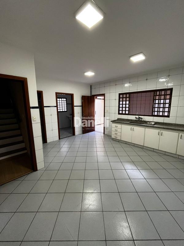 Sobrado à venda no Jardim dos Estados: 