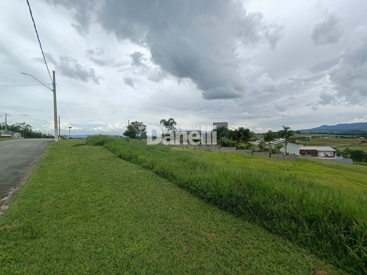 Lote em Condomínio à venda no Loteamento Comercial e Residencial Village da Serra: 