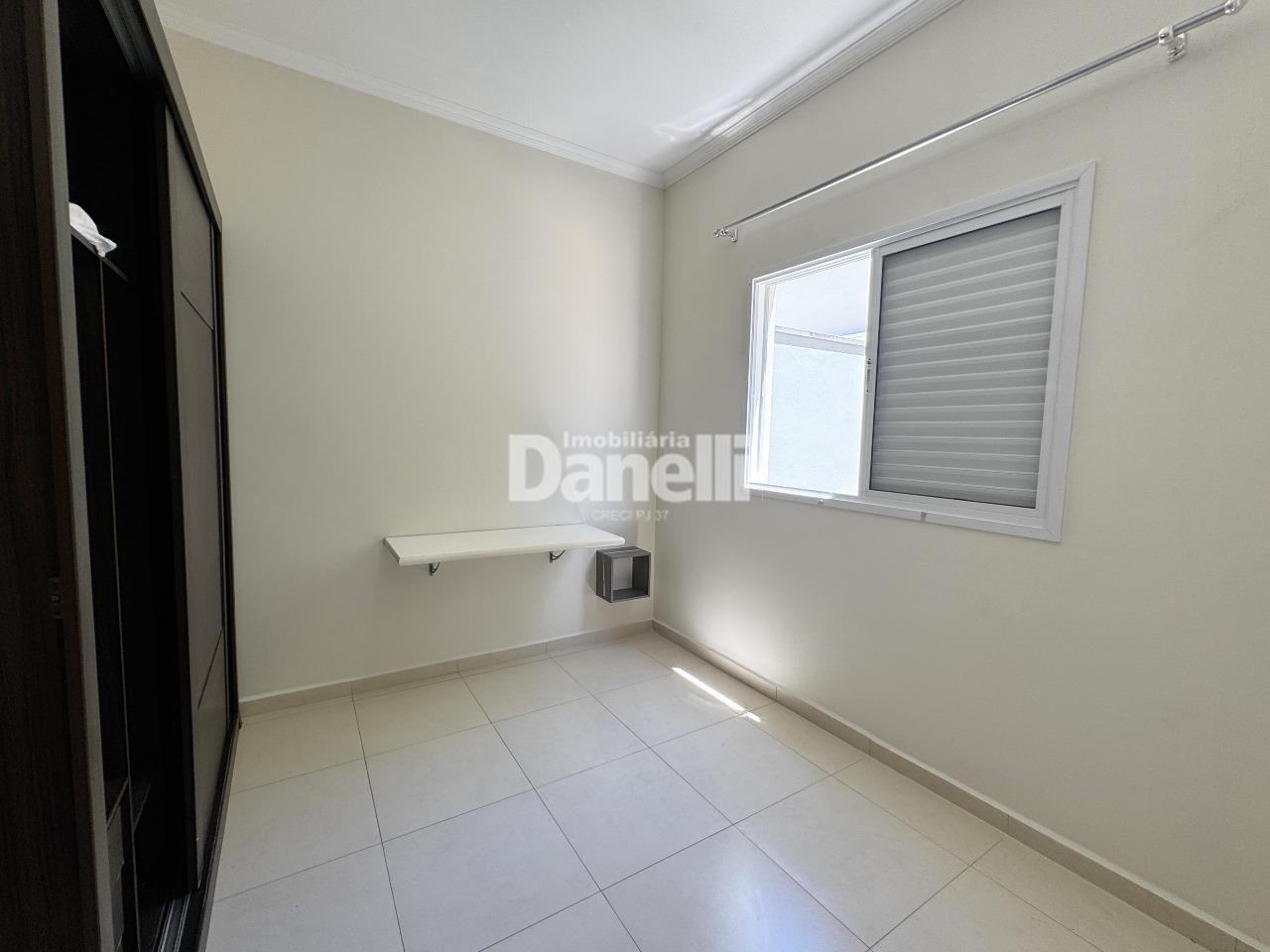 Casa em Condomínio à venda no Piracangaguá: 