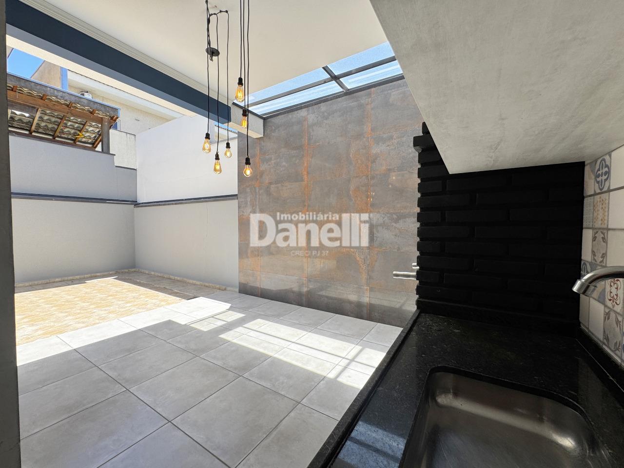 Casa em Condomínio à venda no Piracangaguá: 