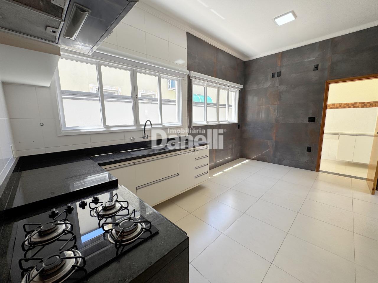 Casa em Condomínio à venda no Piracangaguá: 