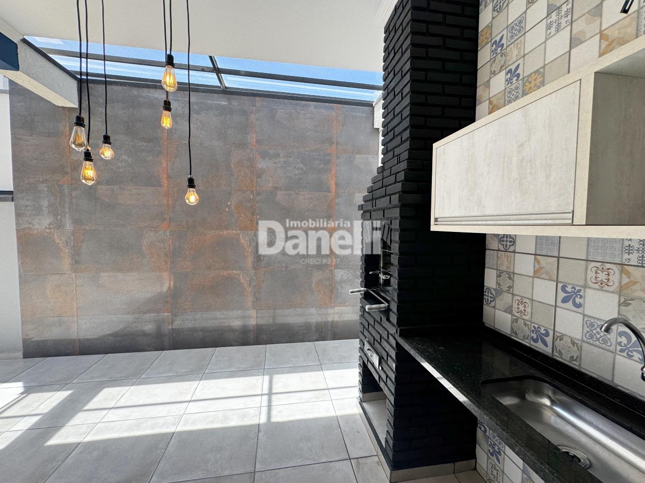 Casa em Condomínio à venda no Piracangaguá: 