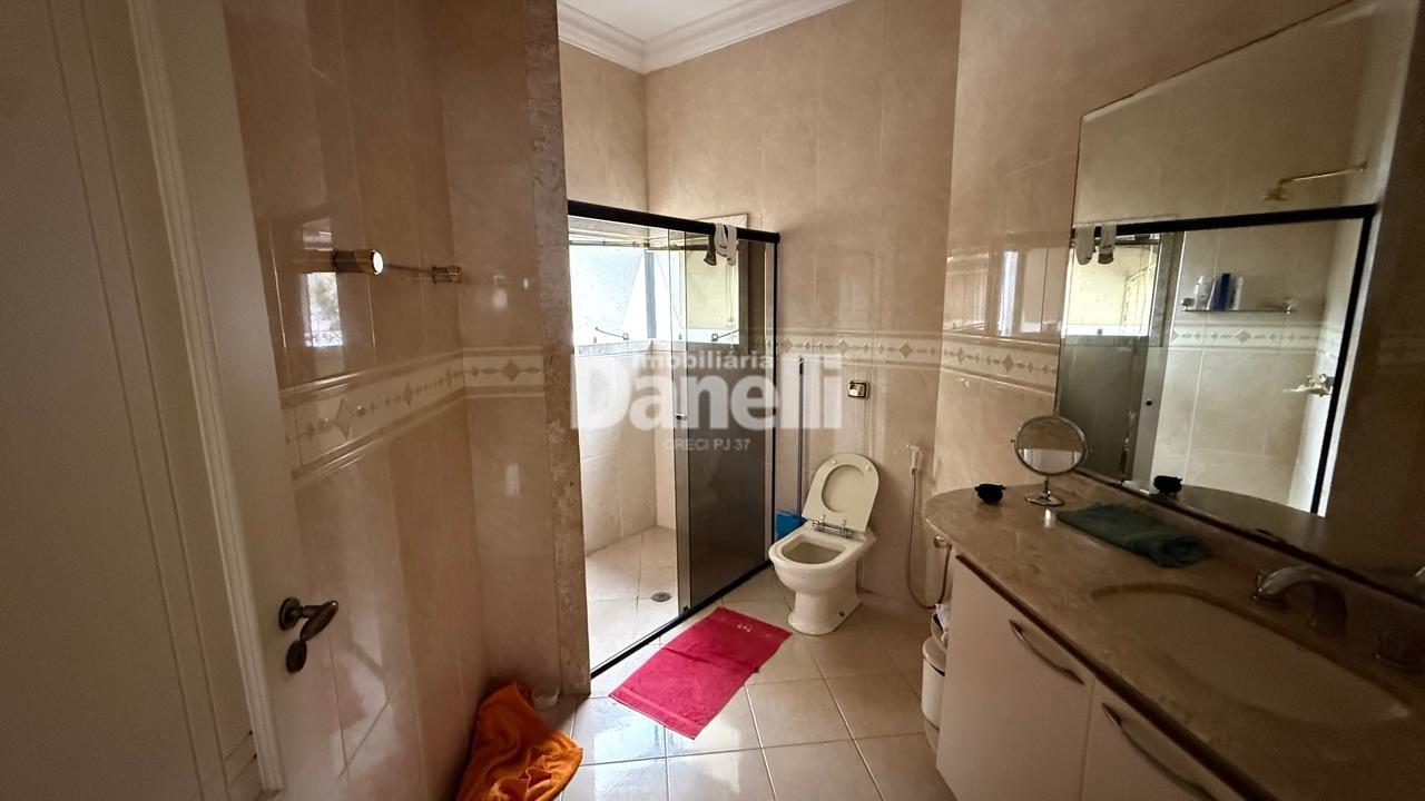 Casa em Condomínio à venda no Condomínio Village Taubaté: banheiro suite 2