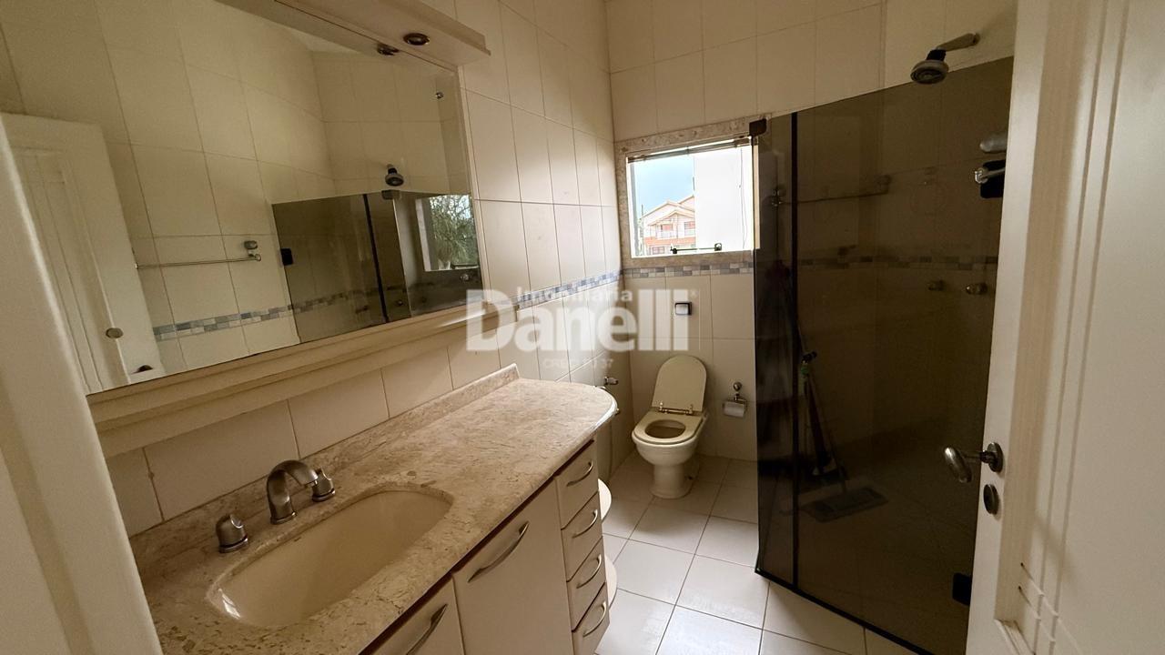 Casa em Condomínio à venda no Condomínio Village Taubaté: banheiro dos quartos 