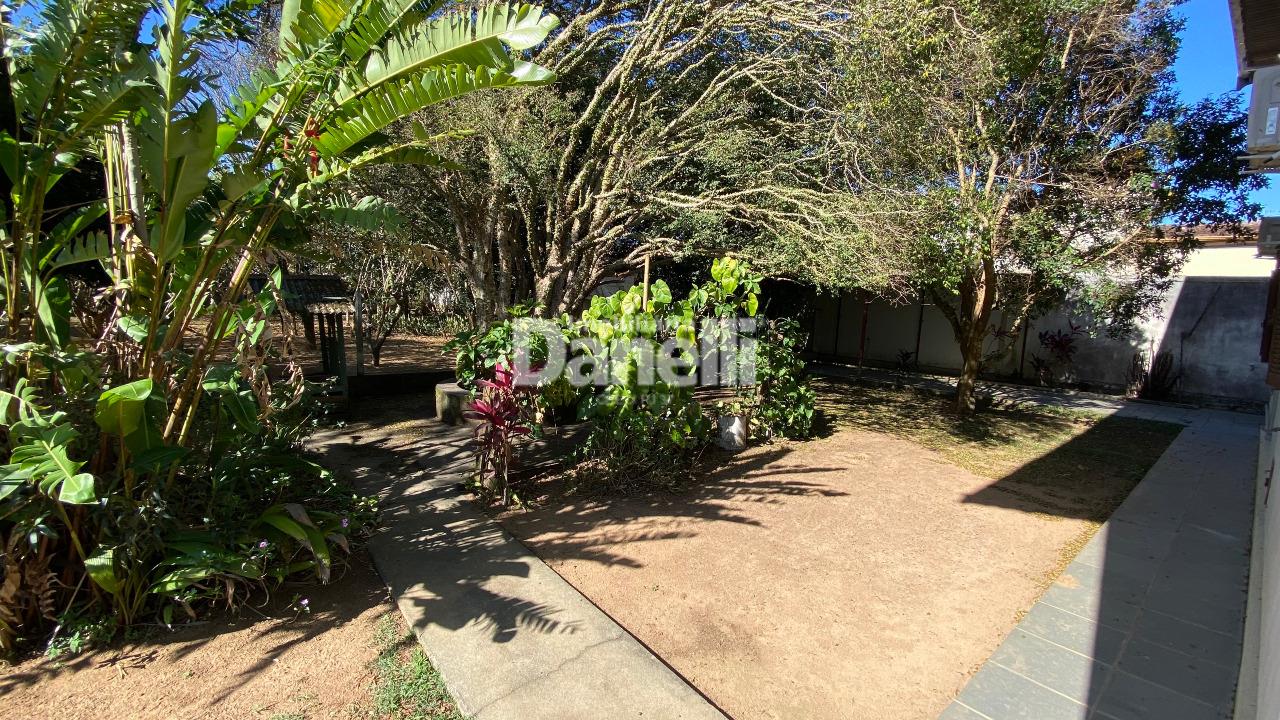 Casa à venda no Centro: 