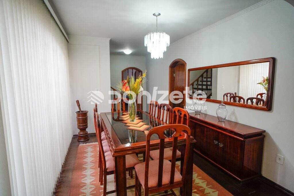 Sobrado à venda no Campestre: 