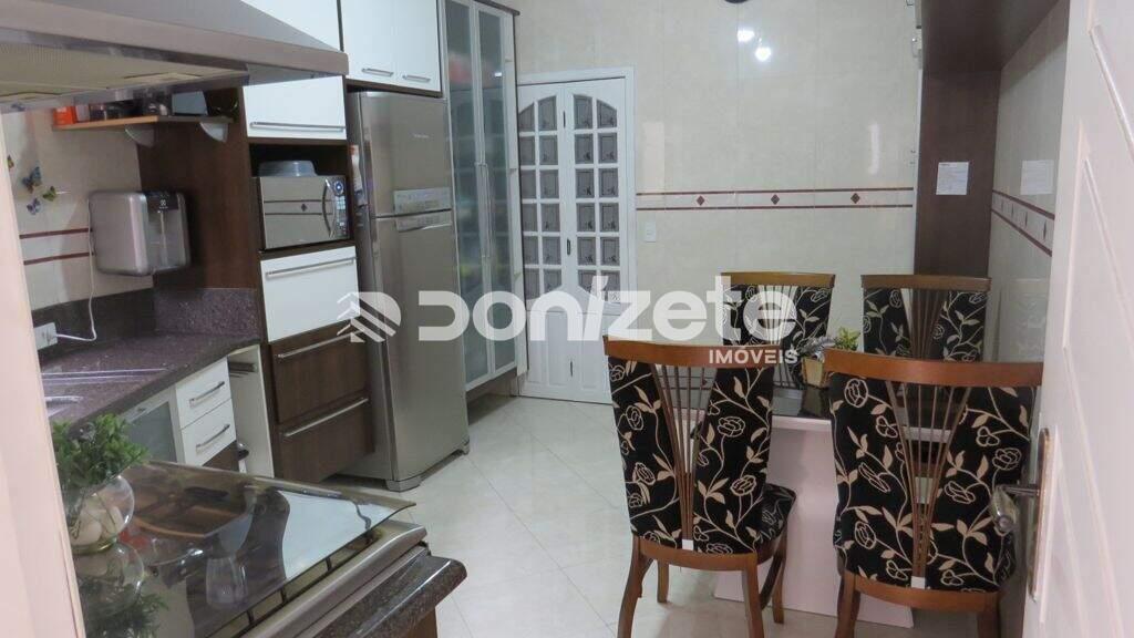 Sobrado à venda no Parque Jaçatuba: 