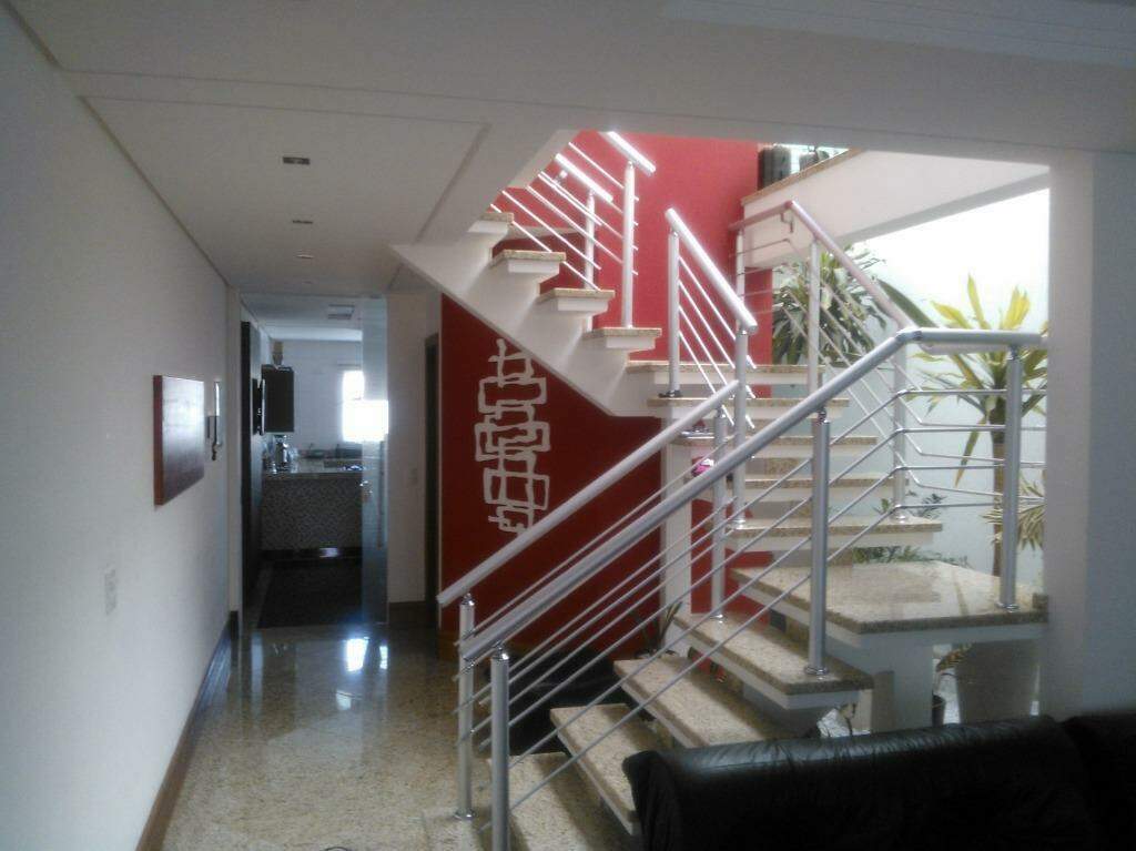 Sobrado à venda no Vila Scarpelli: 