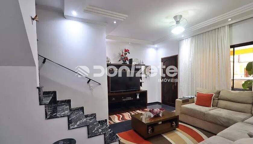 Sobrado à venda no Vila Humaitá: 