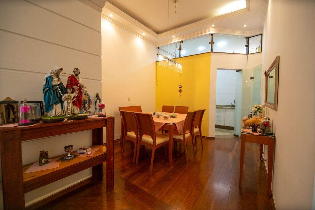 Sobrado à venda no Vila Eldízia: 