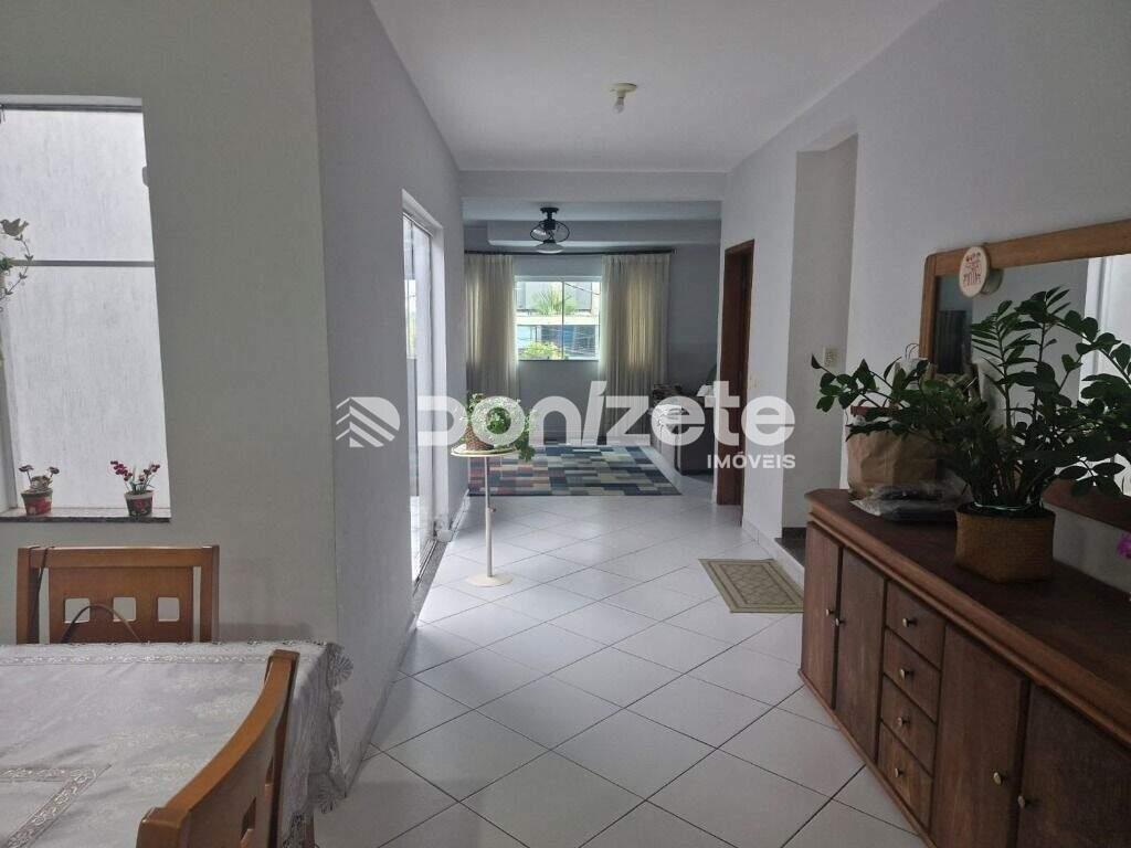 Sobrado à venda no Jardim: 