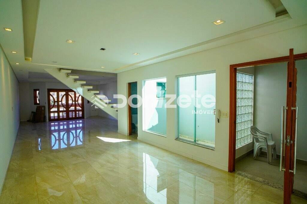 Sobrado à venda no Santa Maria: 