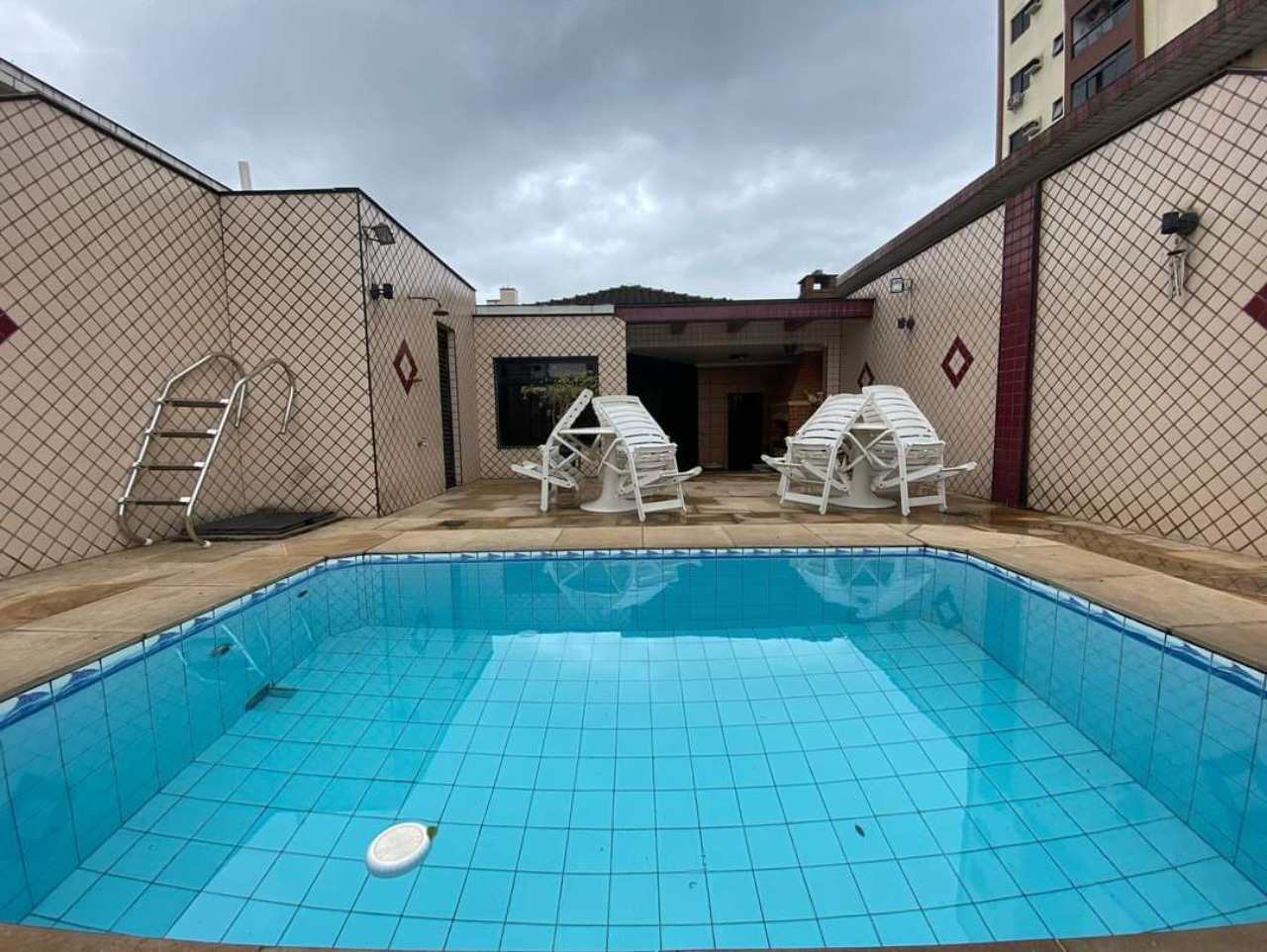 Casa à venda no Embaré: 