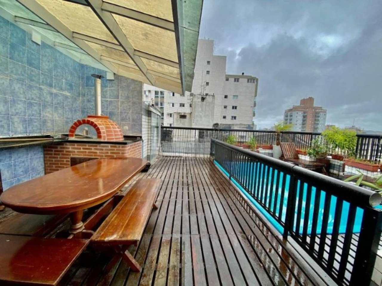 Cobertura à venda no Embaré: 