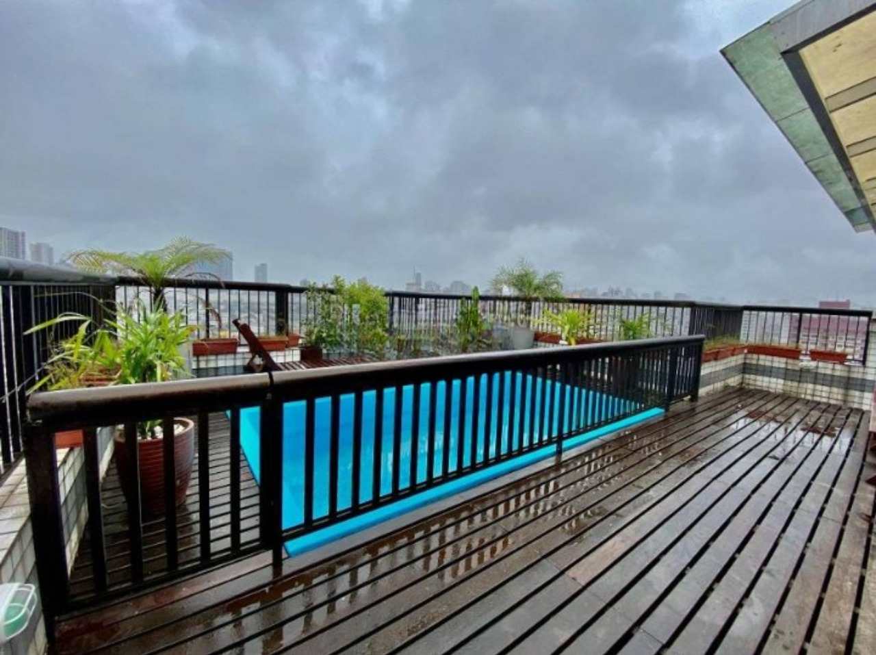 Cobertura à venda no Embaré: 