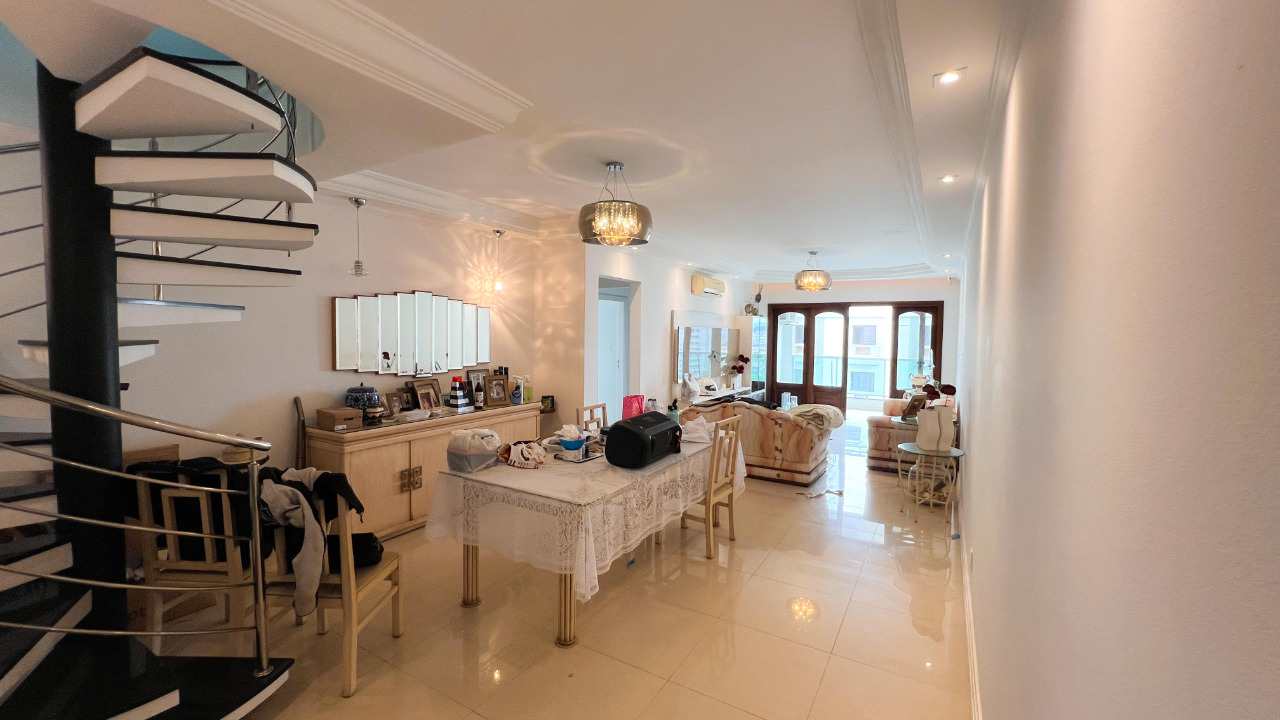 Cobertura à venda no Ponta da Praia: 