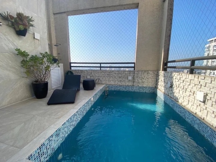 Cobertura à venda no Embaré: 