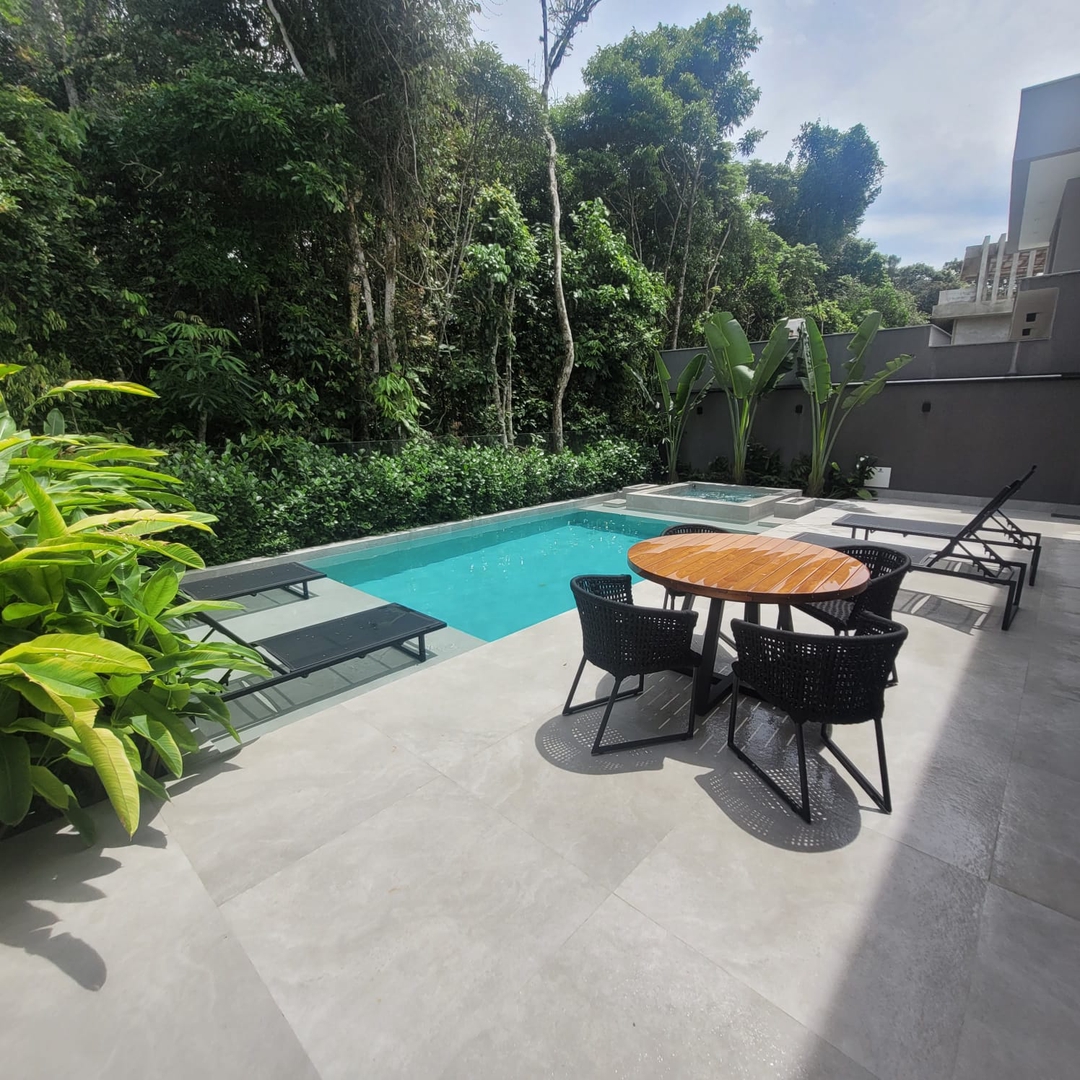 Casa de Condomínio à venda no Riviera: 