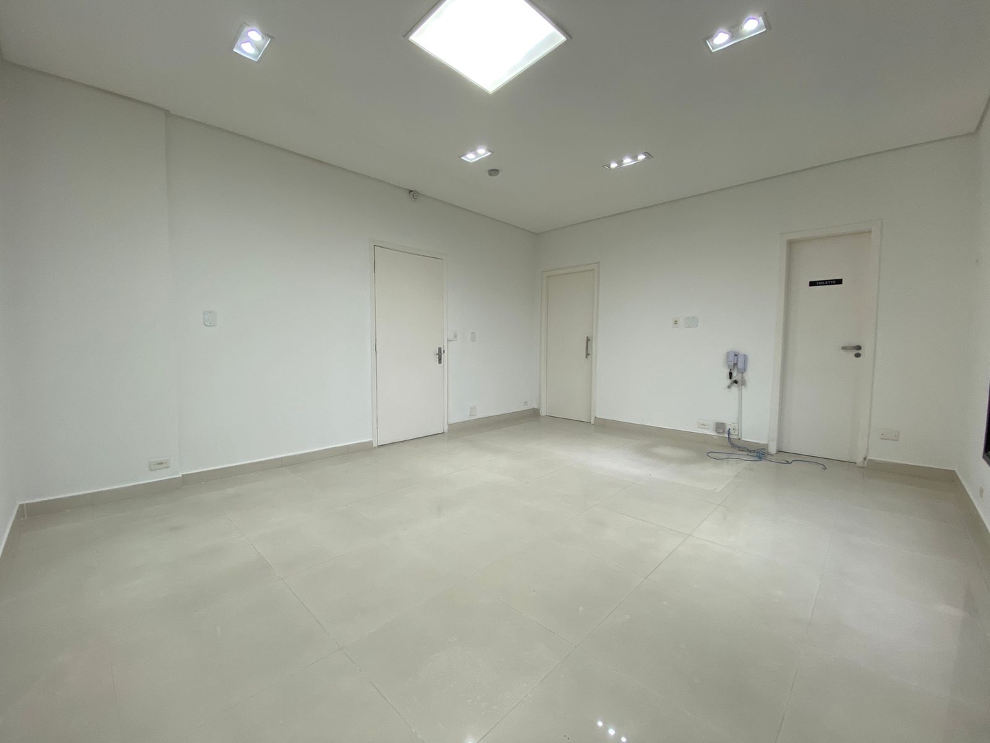 Sala à venda no Vila Mathias: 