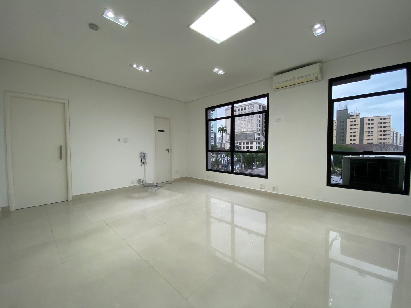 Sala à venda no Vila Mathias: 