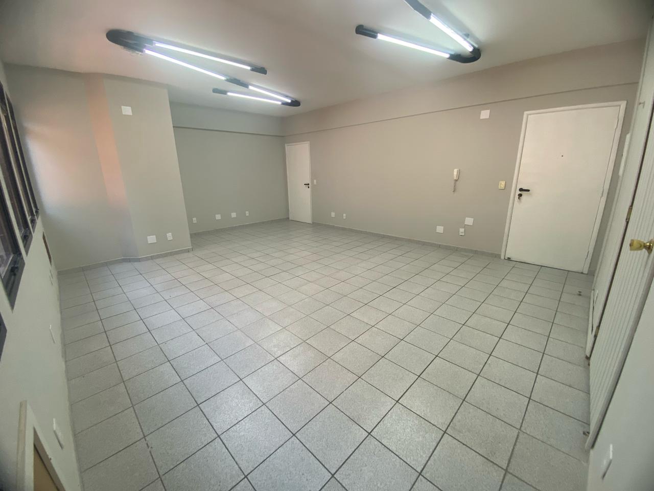 Sala à venda no Vila Mathias: 