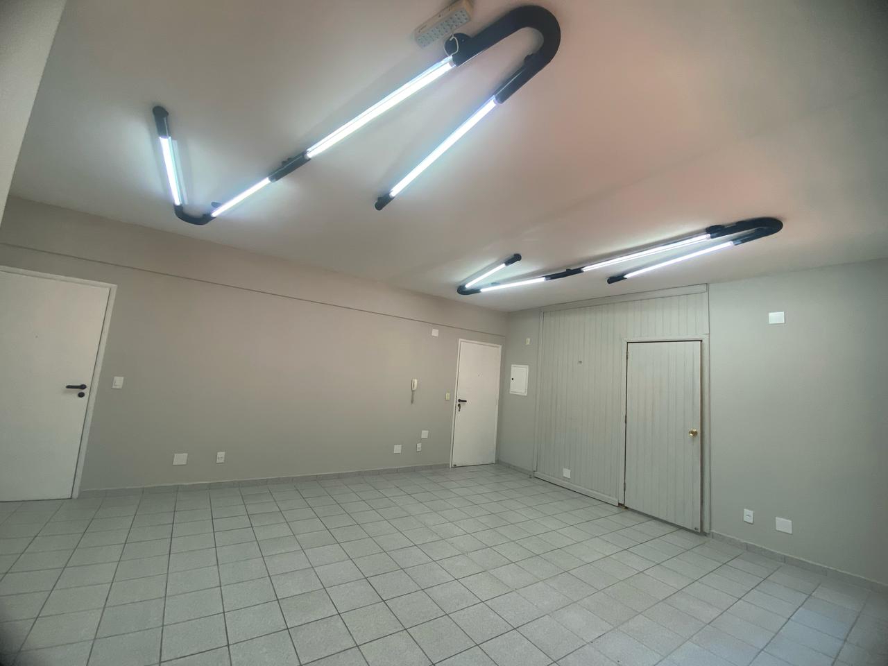 Sala à venda no Vila Mathias: 