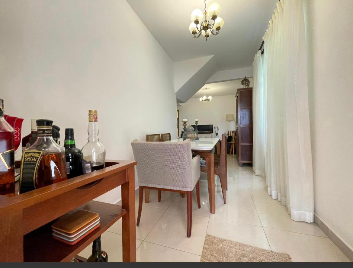 Casa à venda no Embaré: 