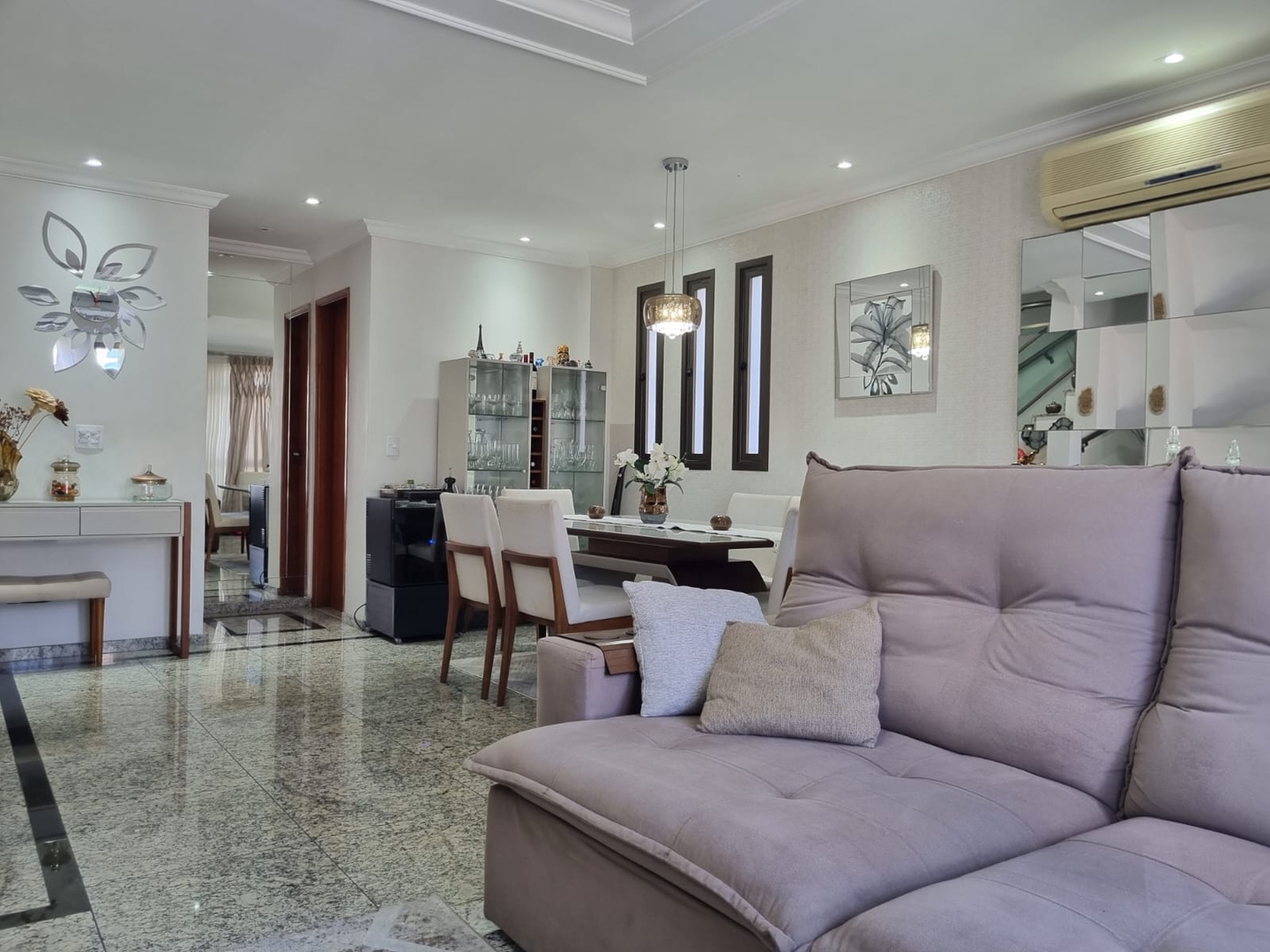 Casa à venda no Embaré: 