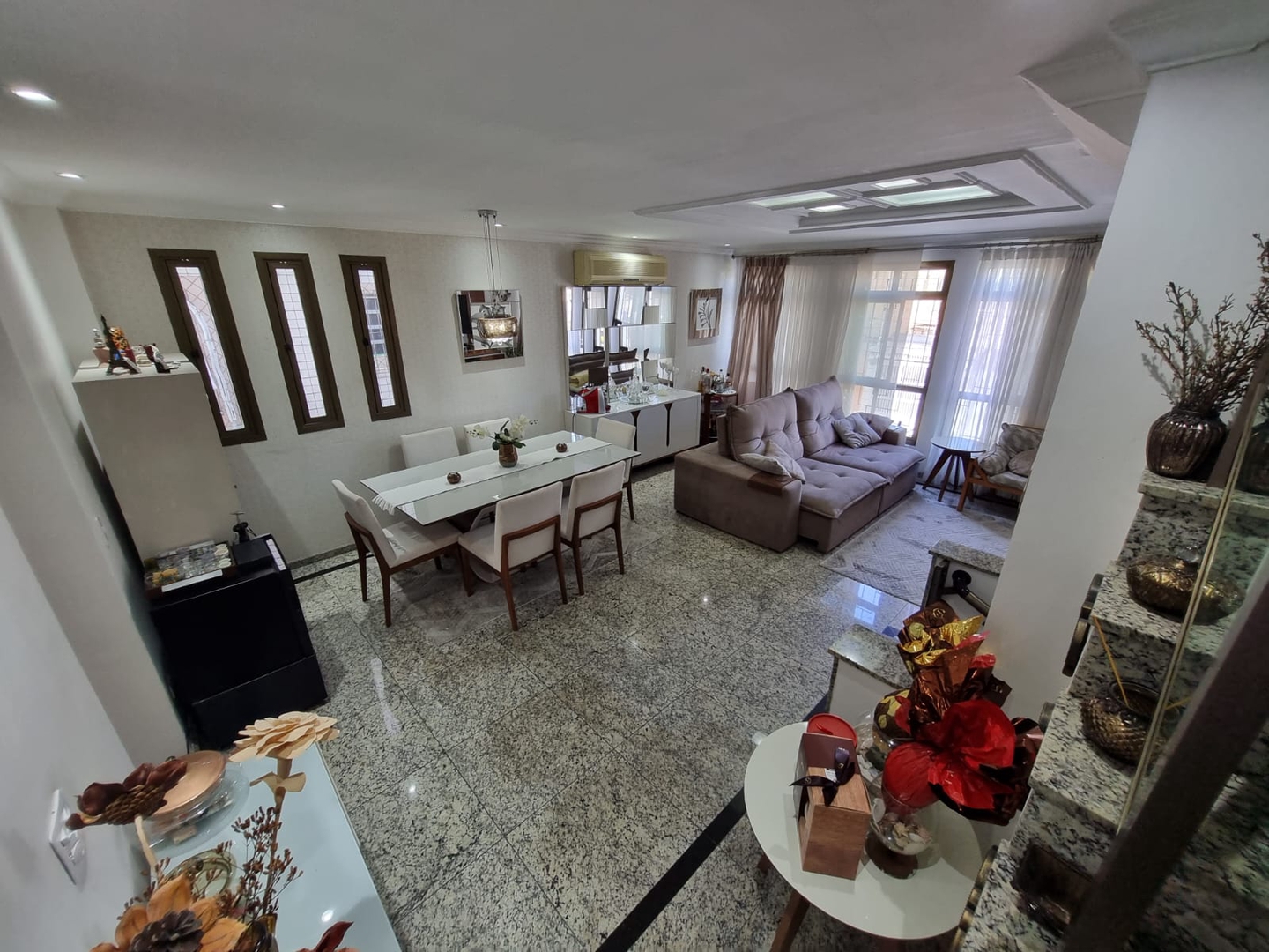 Casa à venda no Embaré: 