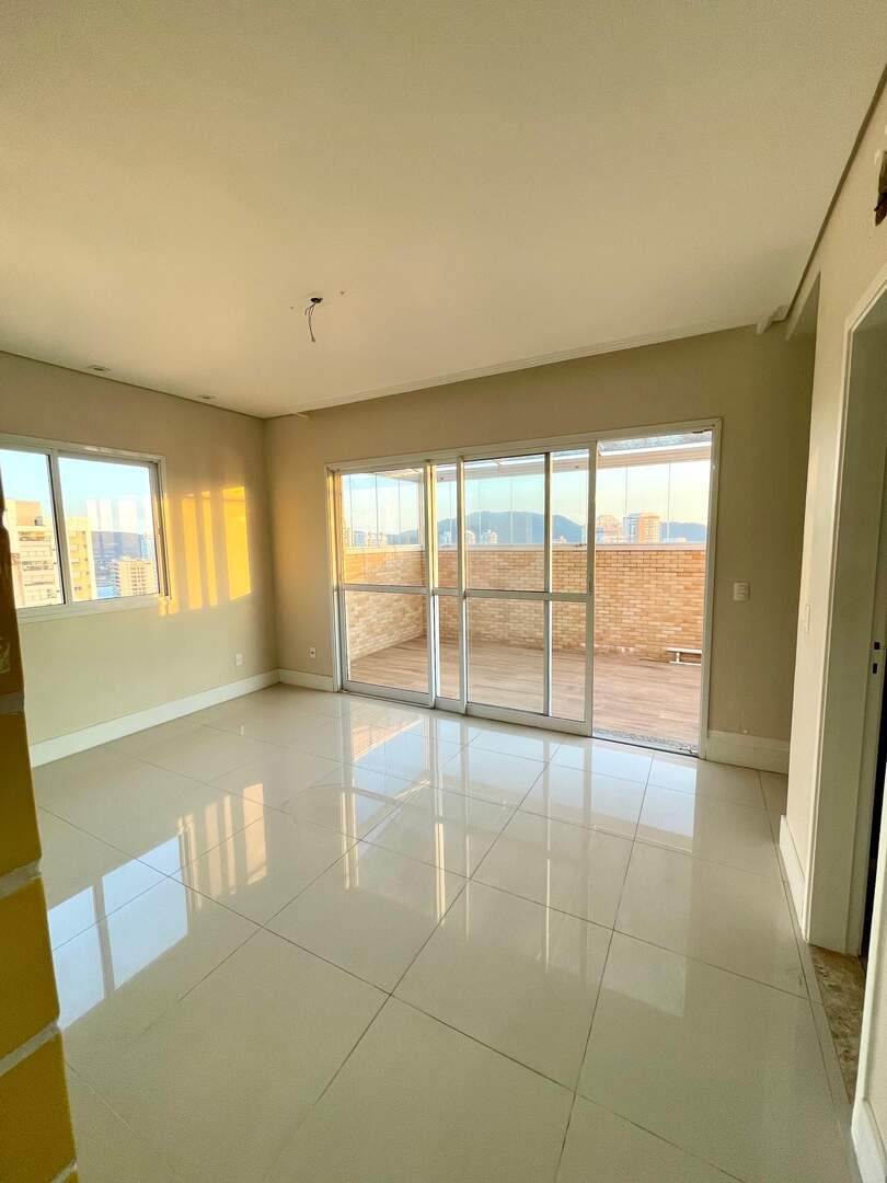 Cobertura à venda no Ponta da Praia: 