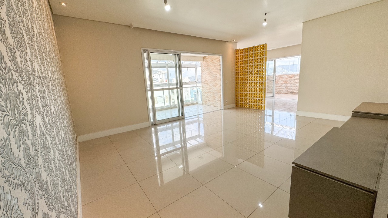 Cobertura à venda no Ponta da Praia: 