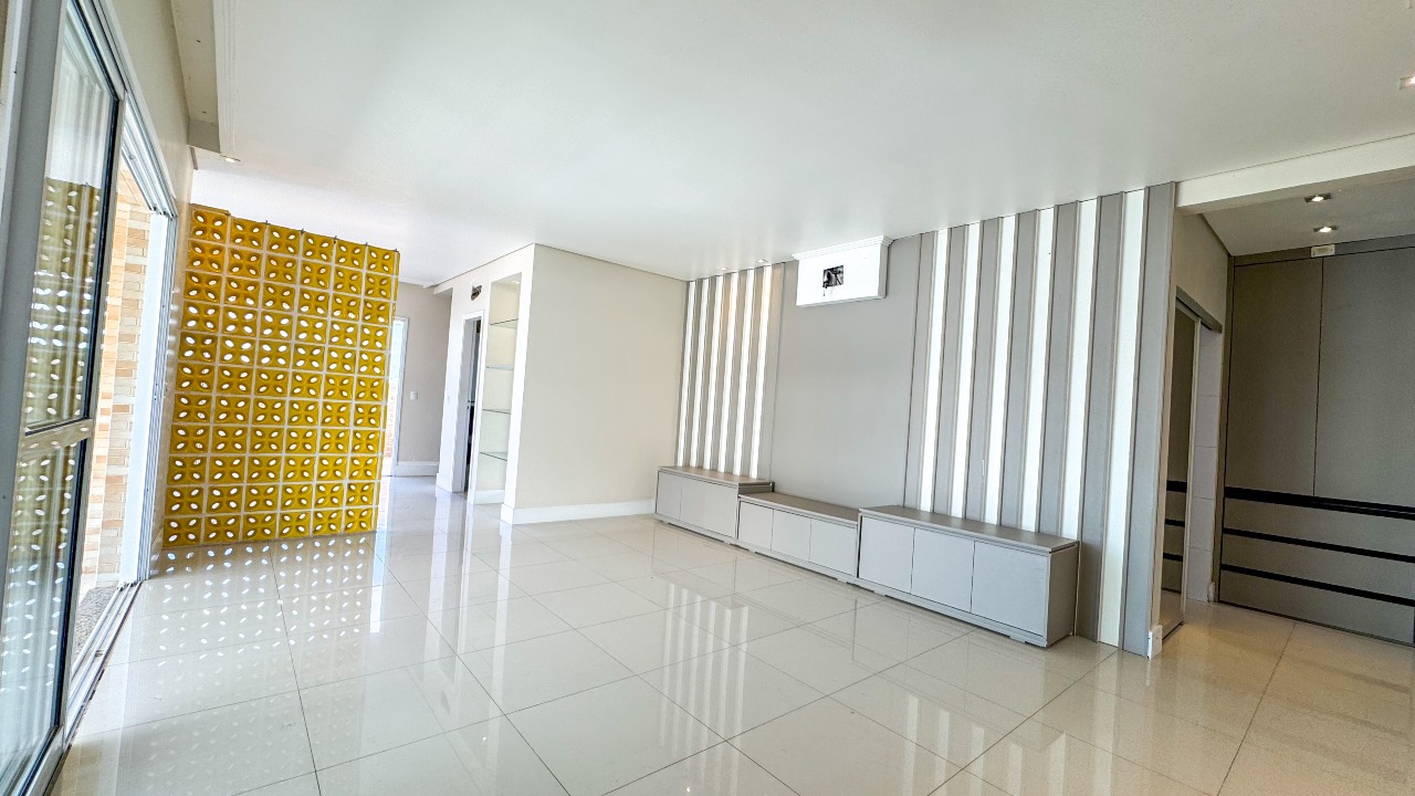 Cobertura à venda no Ponta da Praia: 