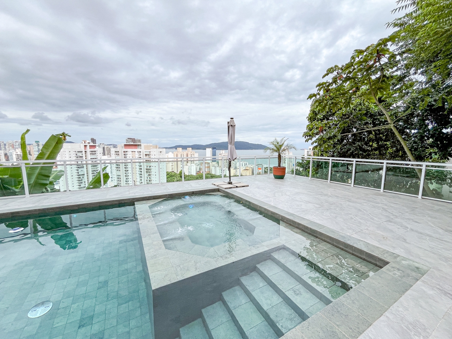 Casa de Condomínio para aluguel no Marapé: 