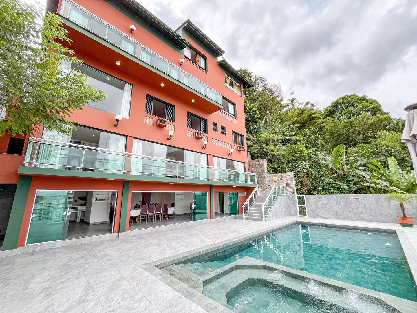 Casa de Condomínio para aluguel no Marapé: 