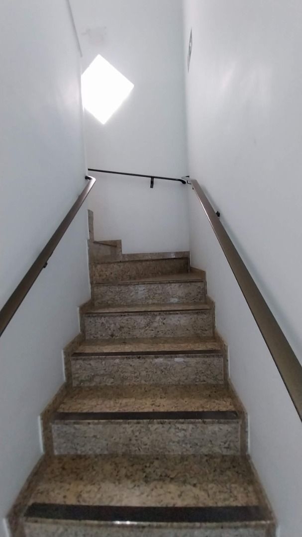 Sobrado para aluguel no Embaré: 