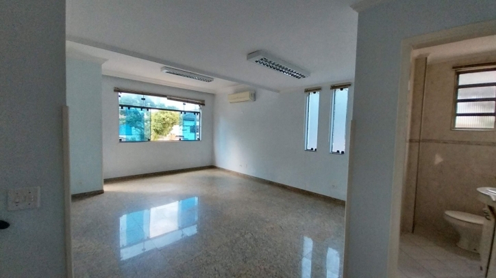 Sobrado para aluguel no Embaré: 